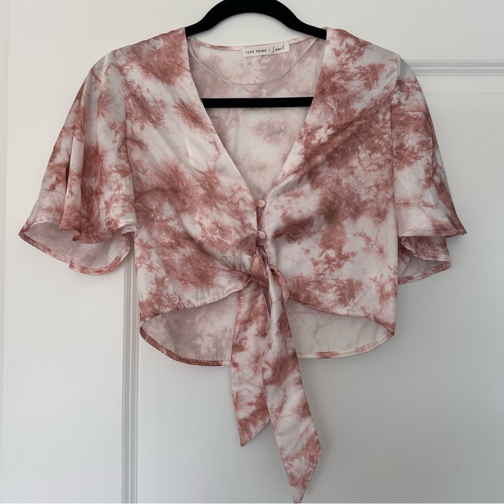 12th Tribe x Lauren Luyendyk (M) Tie Front Flounce Sleeve Tie Dye Crop Blouse